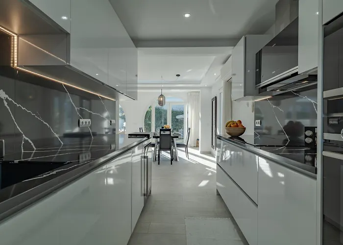 Luxury Marbella Area, Jacuzzi, Near إِستيبونا